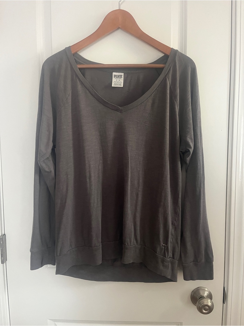 PINK Victoria's Secret Long Sleeve V-Neck Pullover — Gray